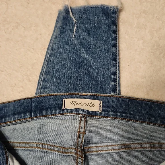 Madewell 9" High Rise Skinny Jeans 26T Distressed Hem - Picture 2 of 11